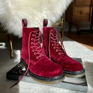 Dr. Martens | 1460 Pascal | US W8 | Cherry Red Velvet